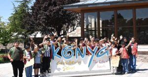 Konya Büyükşehir Belediyesi Genç KOMEK Yaz Okulu’nda eğitim alan öğrenciler,