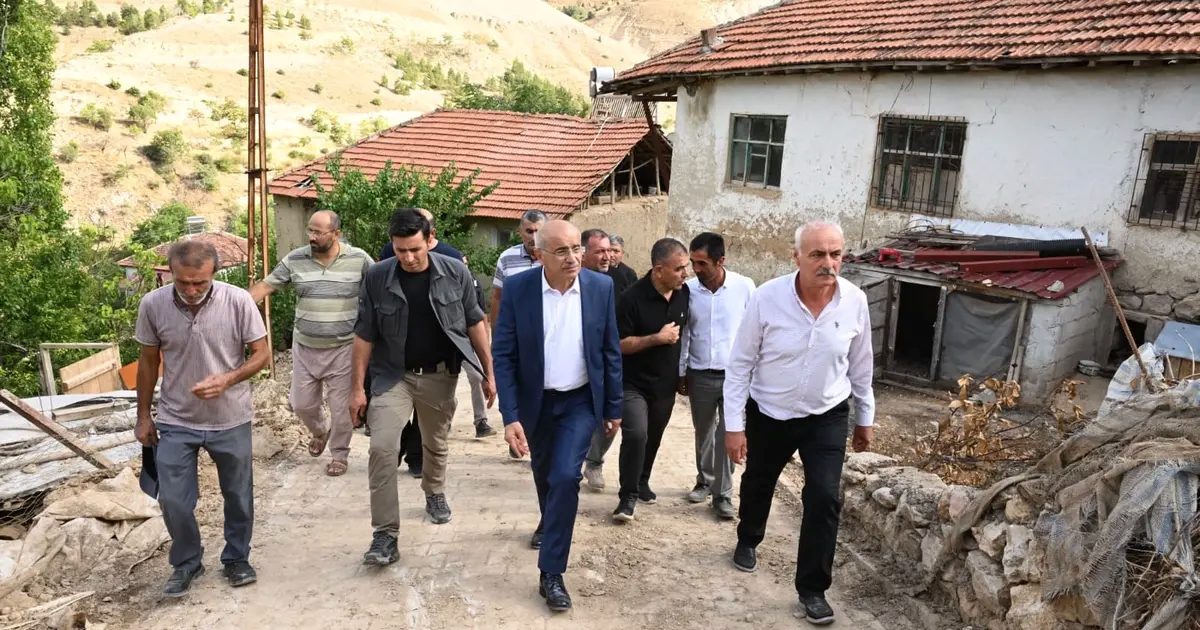 Malatya Hekimhan’da selin yaraları sarılıyor