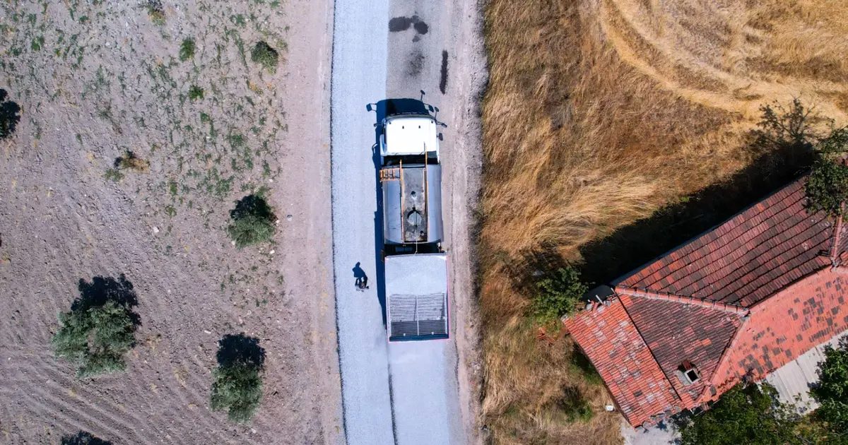 Manisa Soma’da asfalt çalışmaları devam ediyor