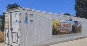 Manisa Büyükşehir Belediyesi, arıcıların en önemli sorunlarından biri olan büyük