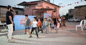 Mersin Büyükşehir Belediyesi’nin kırsal mahallelerde sosyal yaşamı canlandıran ve çocukları