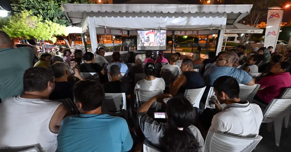 Mersin’de Engelsiz Yaşam Parkı’nda açık hava sinema keyfi