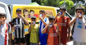 Mersin Büyükşehir Belediyesi, sosyal belediyecilik anlayışıyla yaz aylarında gerçekleştirdiği ikramlarla