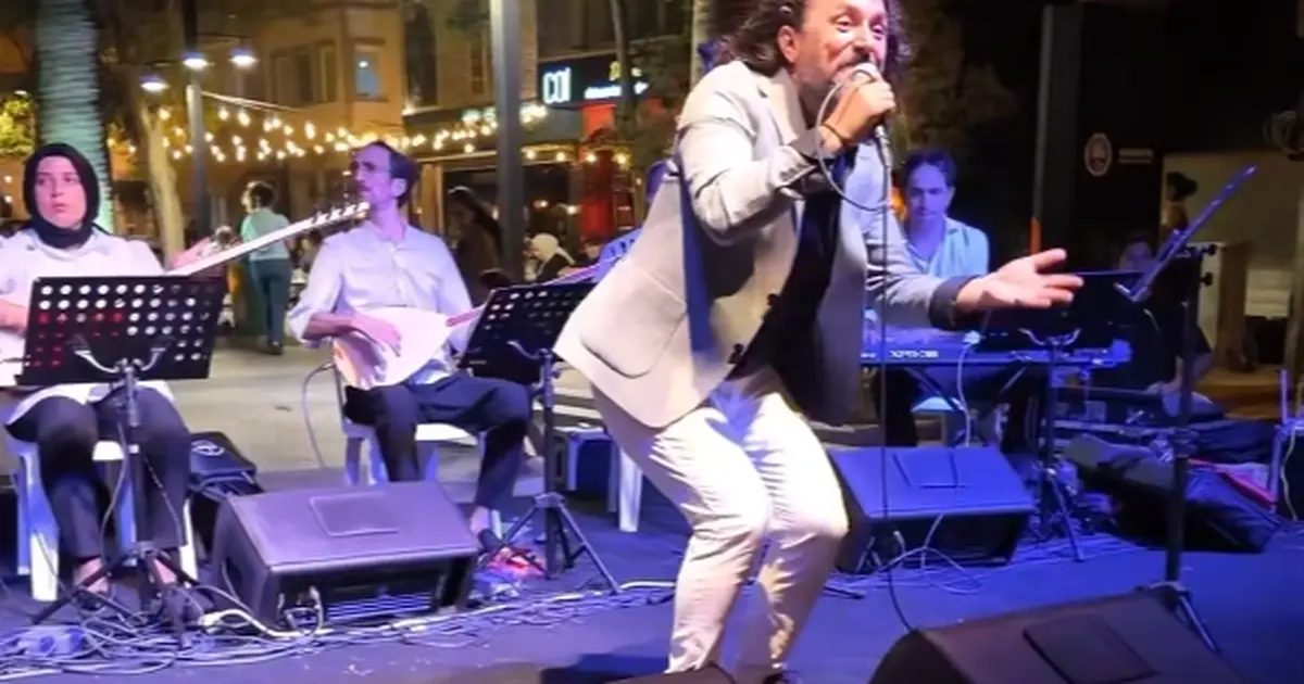 Mudanya’da deniz kıyısında müzik keyfi
