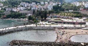 Ordu'da sahile yapılan 17 katlı gökdelenlerin yıkımının ardından ortaya çıkan