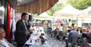 Bursa'da Osmangazi Belediye Başkanı Erkan Aydın, mahalle ziyaretleri kapsamında Muradiye