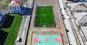 Sakarya Büyükşehir Belediyesi’nin 17 mahalleye kazandırdığı futbol, voleybol, basketbol sahası