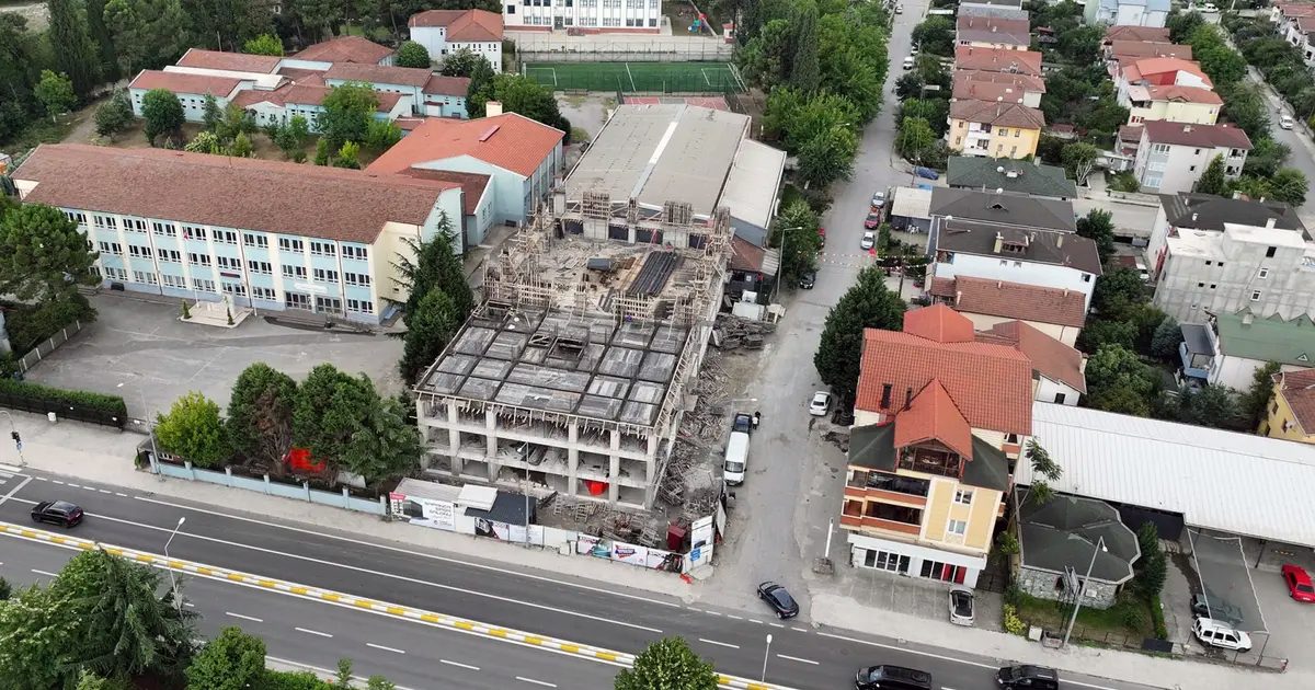 Sapanca Meydanı ve spor salonu projeleri hızla ilerliyor