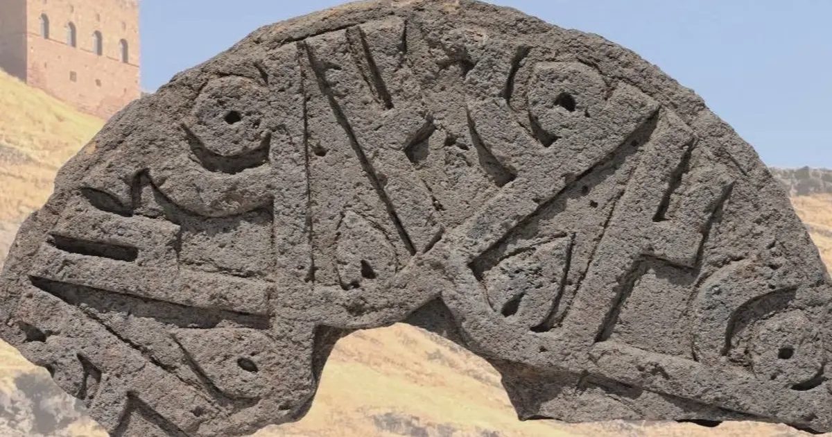 Selçuklu taşında ‘Hz. Muhammed’ ismi 6 kez yer aldı… Ani’de tarihi keşif!
