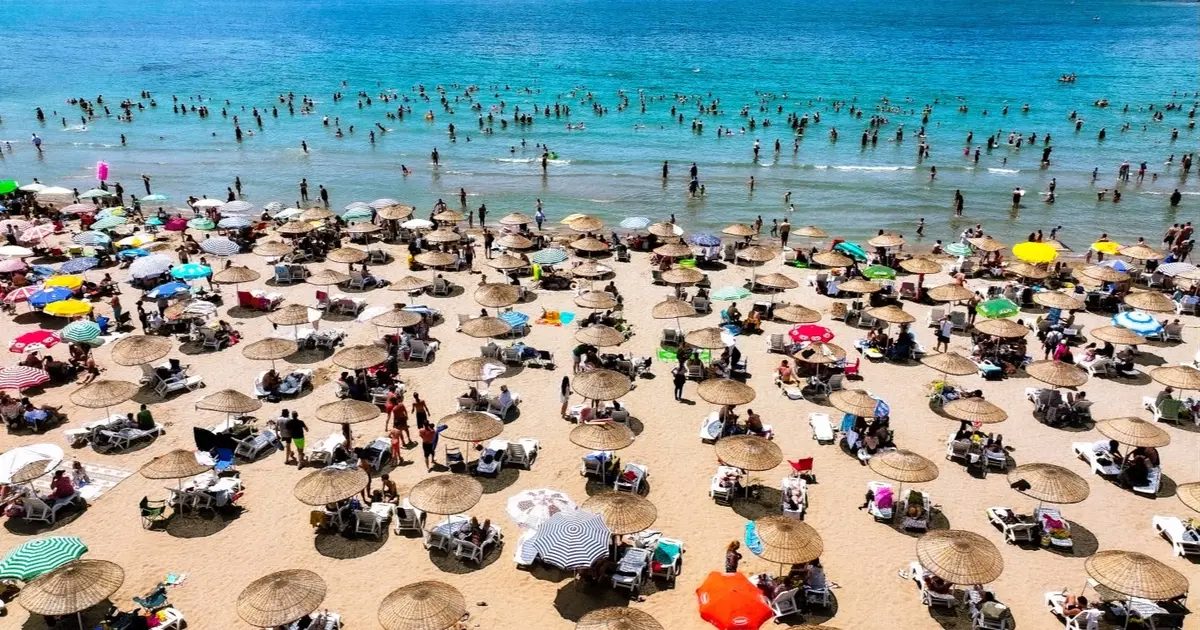 Yazın en güzel hali Kandıra’da yaşanıyor… Kocaeli’de mavi bayraklı plajlara yoğun ilgi