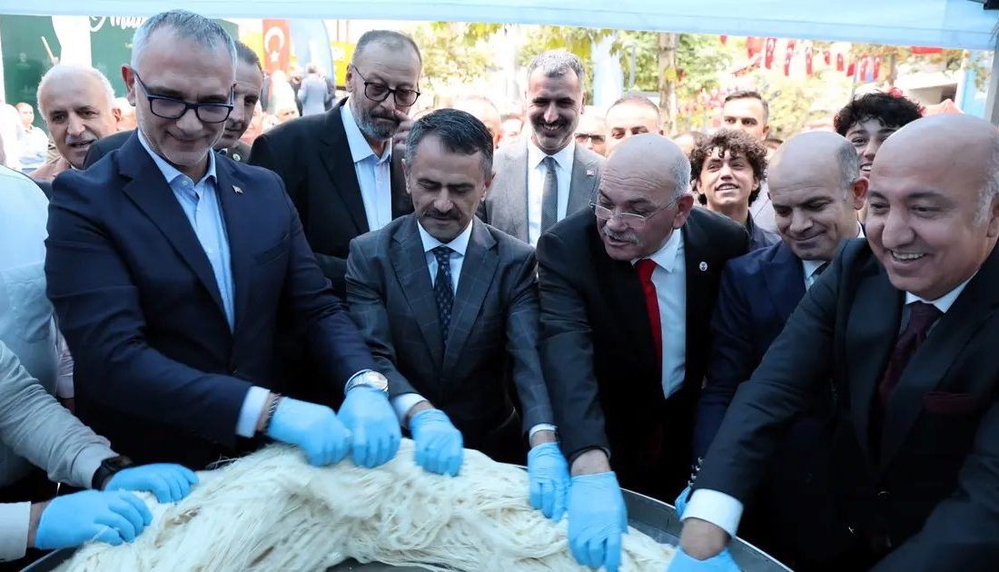Kocaeli Büyükşehir Belediyesi’nin katkılarıyla gerçekleştirilen Ahilik Haftası kutlamalarında esnaf ve