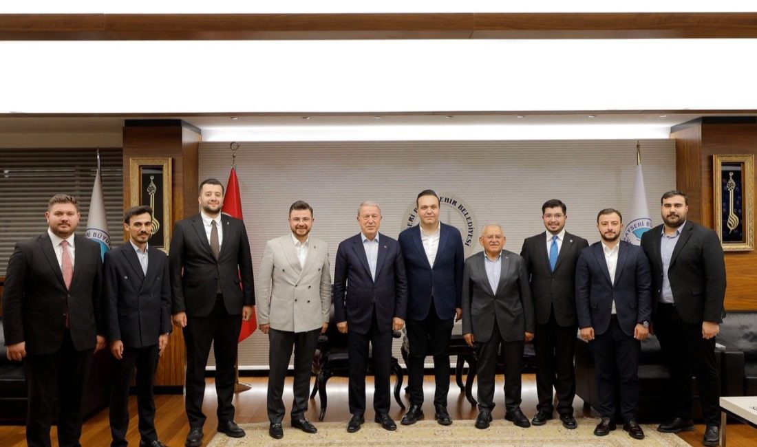 Kayseri Büyükşehir Belediye Başkanı Dr. Memduh Büyükkılıç, AK Parti Gençlik