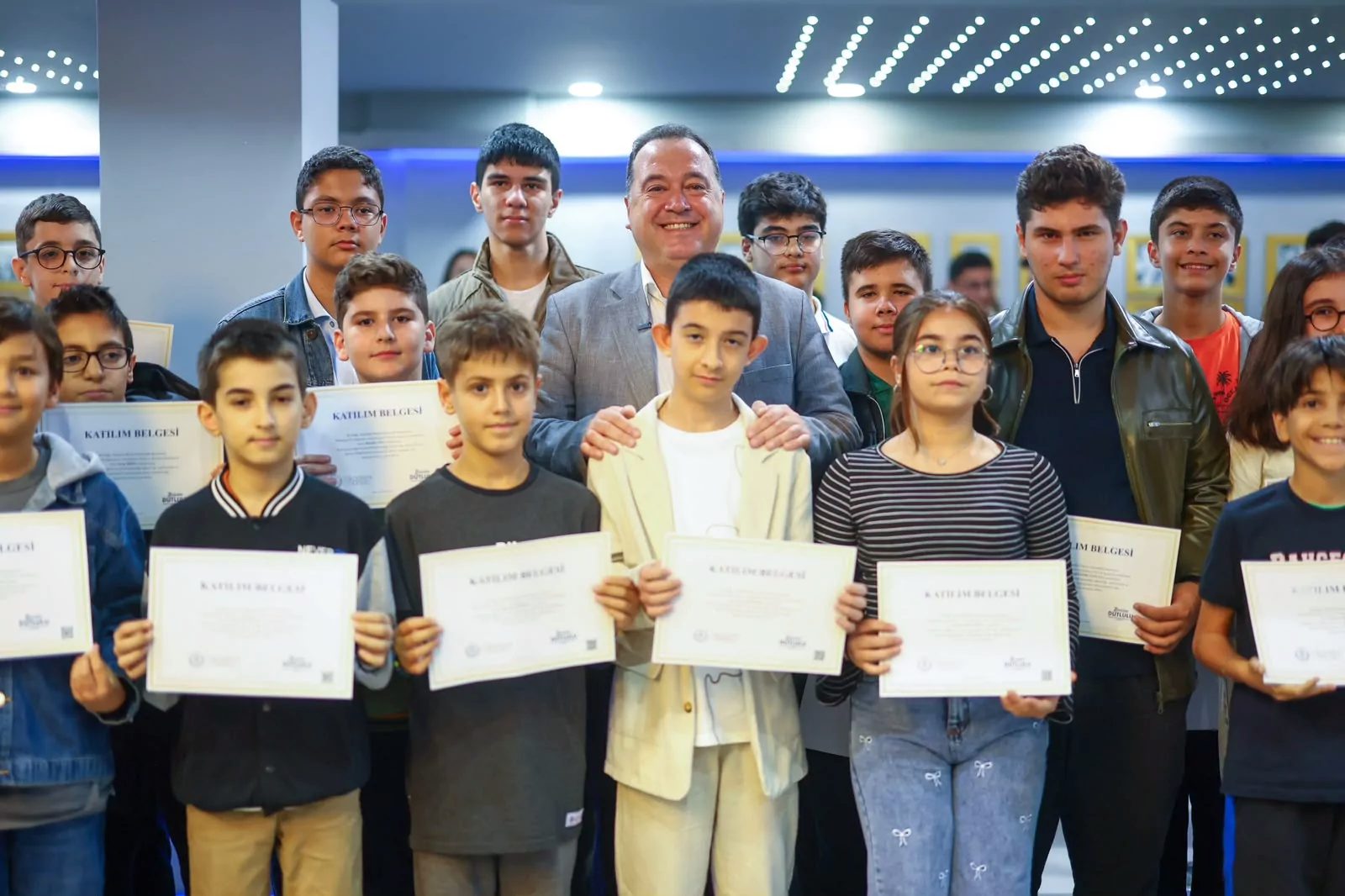 Manisa Büyükşehir Belediyesi tarafından gençlerin dijital alanda kendilerini geliştirmeleri ve