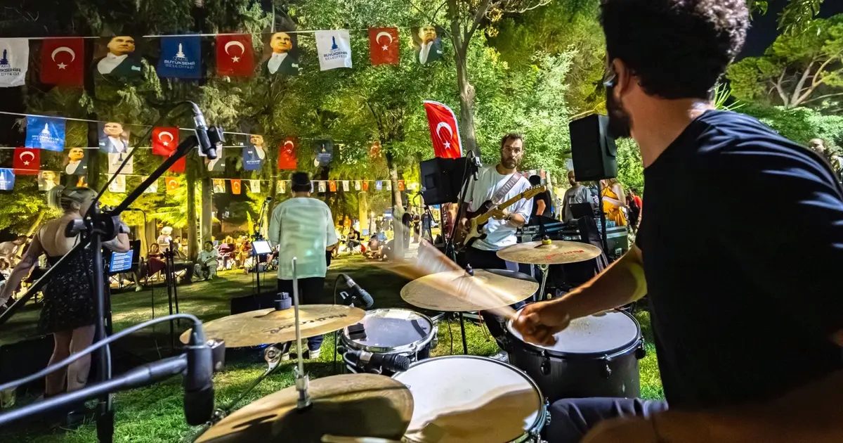 İzmir Büyükşehir Belediyesi’nin kentteki kültür ve sanat etkinliklerini farklı noktalara