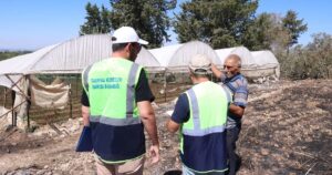 Antalya Büyükşehir Belediyesi ekipleri, Aksu ve Serik’te yangından etkilenen vatandaşların