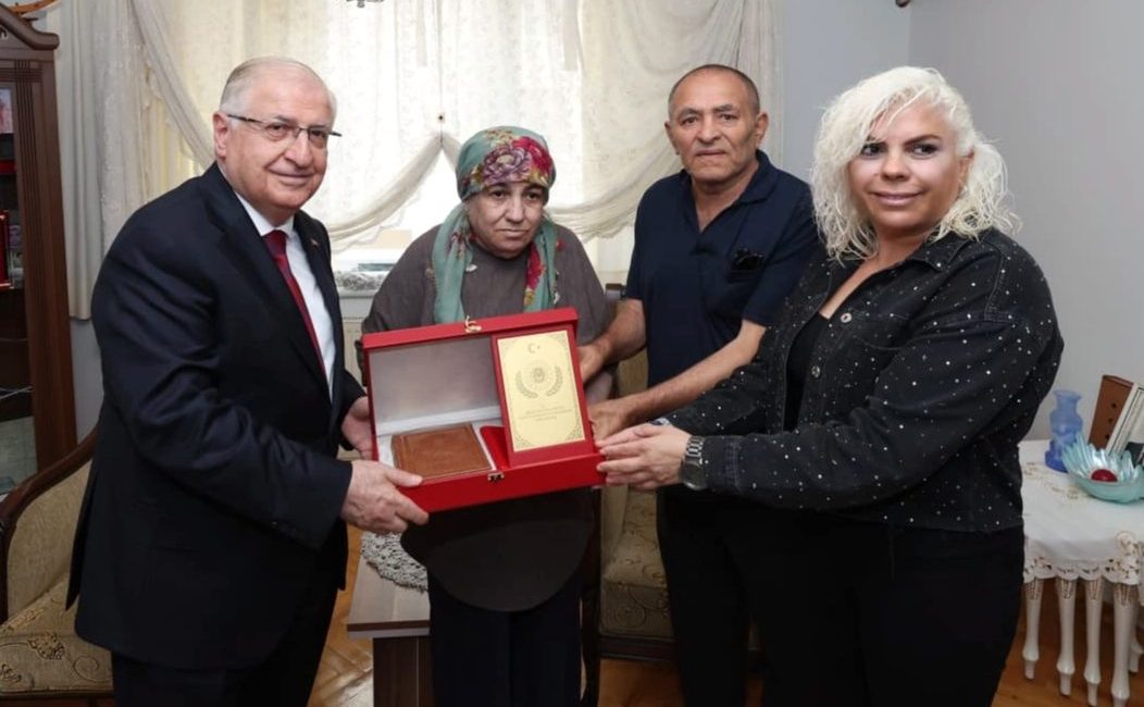 Millî Savunma Bakanı Yaşar Güler, 1995 yılında Diyarbakır’ın Lice ilçesinde