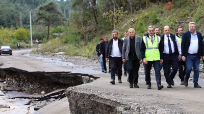 Sakarya Büyükşehir Belediye Başkanı Yusuf Alemdar, sel nedeniyle tahribatın oluştuğu