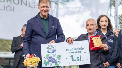 Bergama Kozak Yöresel Ürünler Şenliği’nde üreticiler ve yurttaşlarla buluşan İzmir