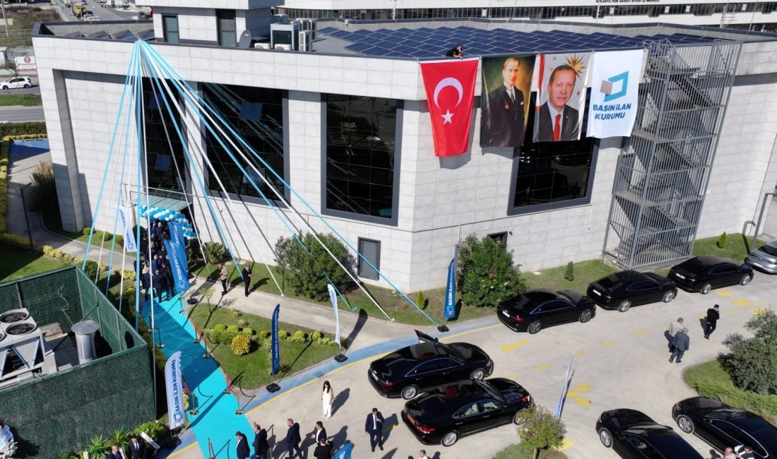 Basın İlan Kurumu Sakarya Bölge Müdürlüğü'nün resmi açılışında konuşan İletişim
