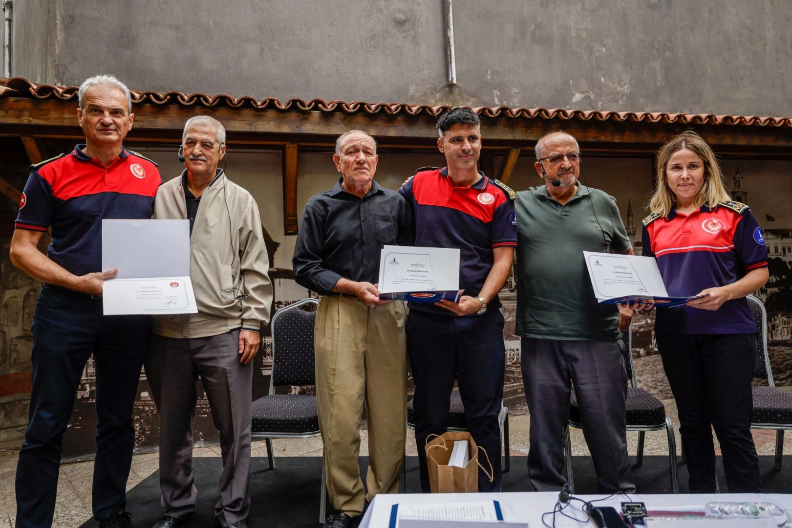 İzmir İtfaiyesi’nin düzenlediği “Bir Ömür İtfaiye” söyleşisi yaşamını aynı mesleğe