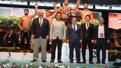 Bursa Büyükşehir Belediyespor güreşçisi Alperen Düzenci, İstanbul’da düzenlenen ‘Yağlı Güreş