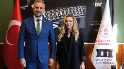 Bursa Devlet Tiyatrosunda dört sezon boyunca müdür yardımcılığı görevini sürdüren