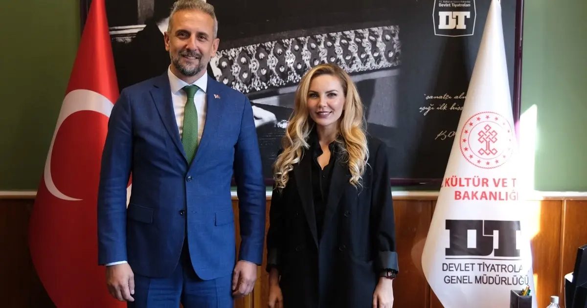 Bursa Devlet Tiyatrosunda dört sezon boyunca müdür yardımcılığı görevini sürdüren