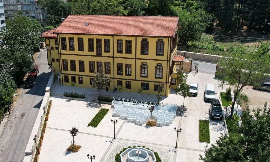 Bursa'da Yıldırım Belediyesi, rutin belediyecilik hizmetlerinin yanı sıra ilçenin sosyal,