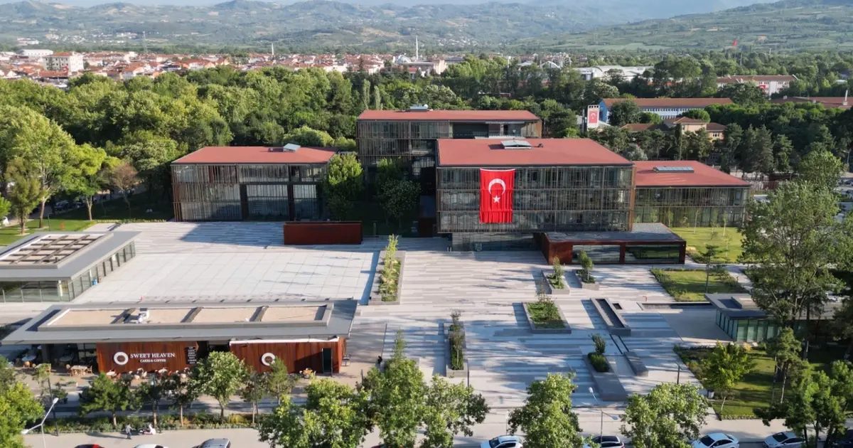 Bursa İnegöl’den bin 650 öğrenciye 3,3 milyon TL’lik kırtasiye desteği