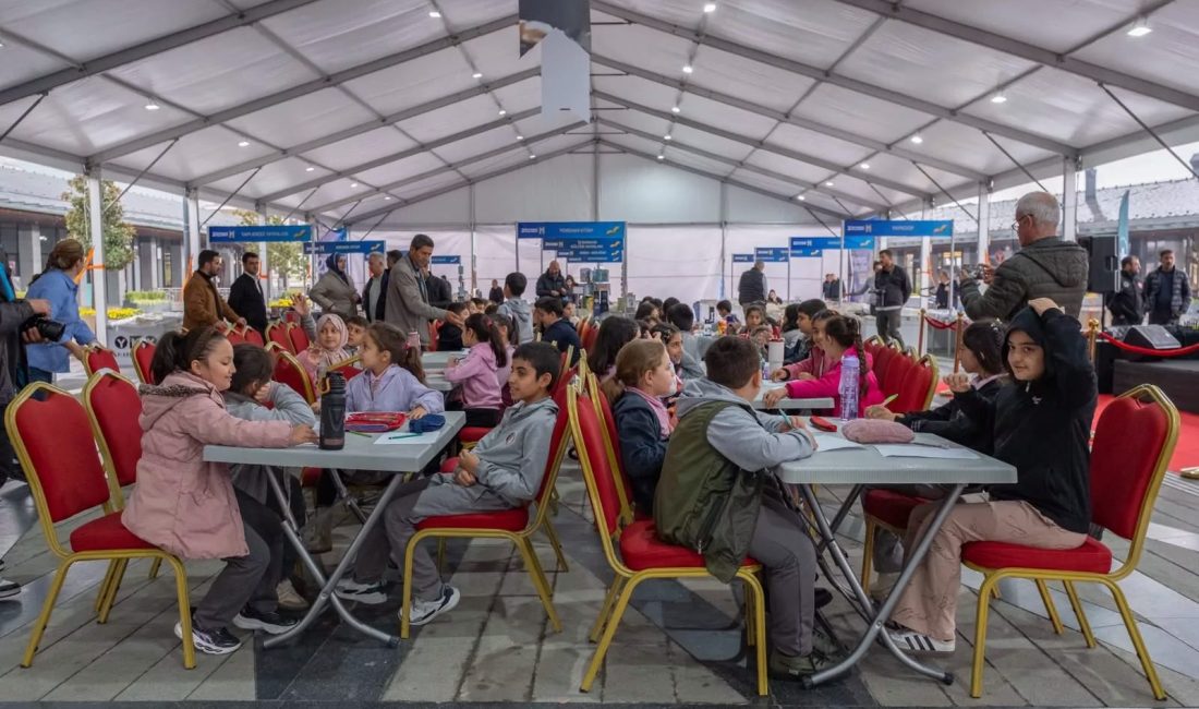 Bursa'da Osmangazi Belediyesi tarafından bu yıl ikincisi düzenlenen Osmangazi Kitap