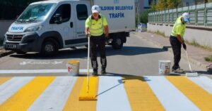 Bursa'da Yıldırım Belediyesi, yeni eğitim-öğretim yılı öncesi okul bölgelerinde trafik