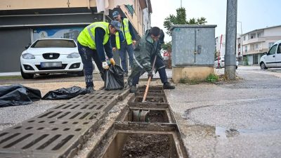 Bursa Büyükşehir Belediyesi, şehir genelinde etkili olan yoğun yağış ve