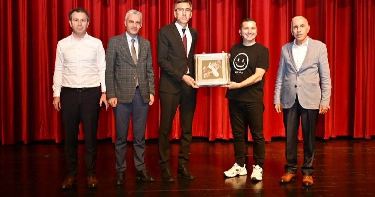 Bursa’da öğretmenler ‘Maarifin Kalbinde’ oyunla buluştu