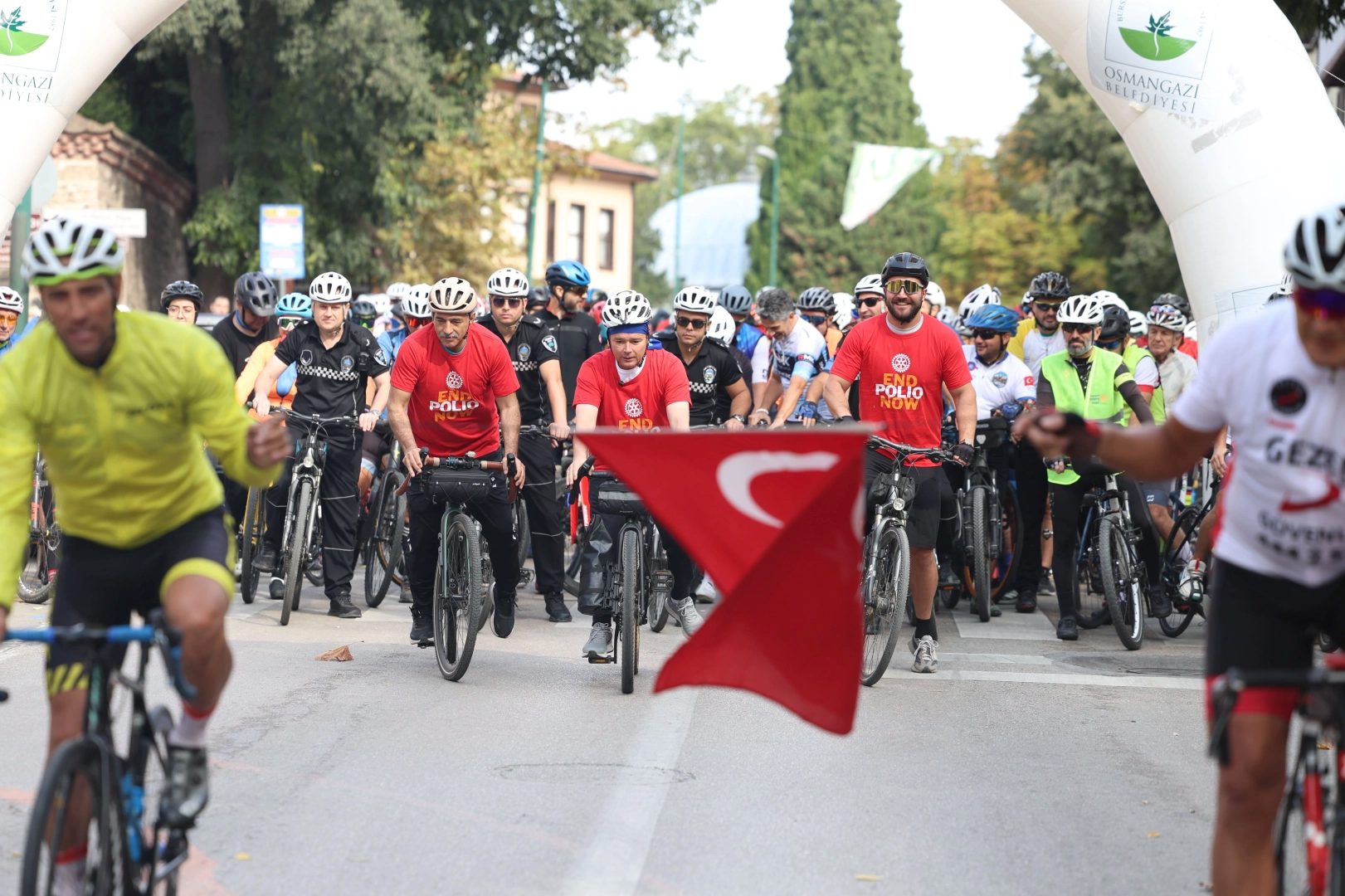Bursa'da bu yıl 18'incisi düzenlenen Tophane-Nilüfer-Mudanya Bisiklet Turu’nda yüzlerce bisikletçiyle