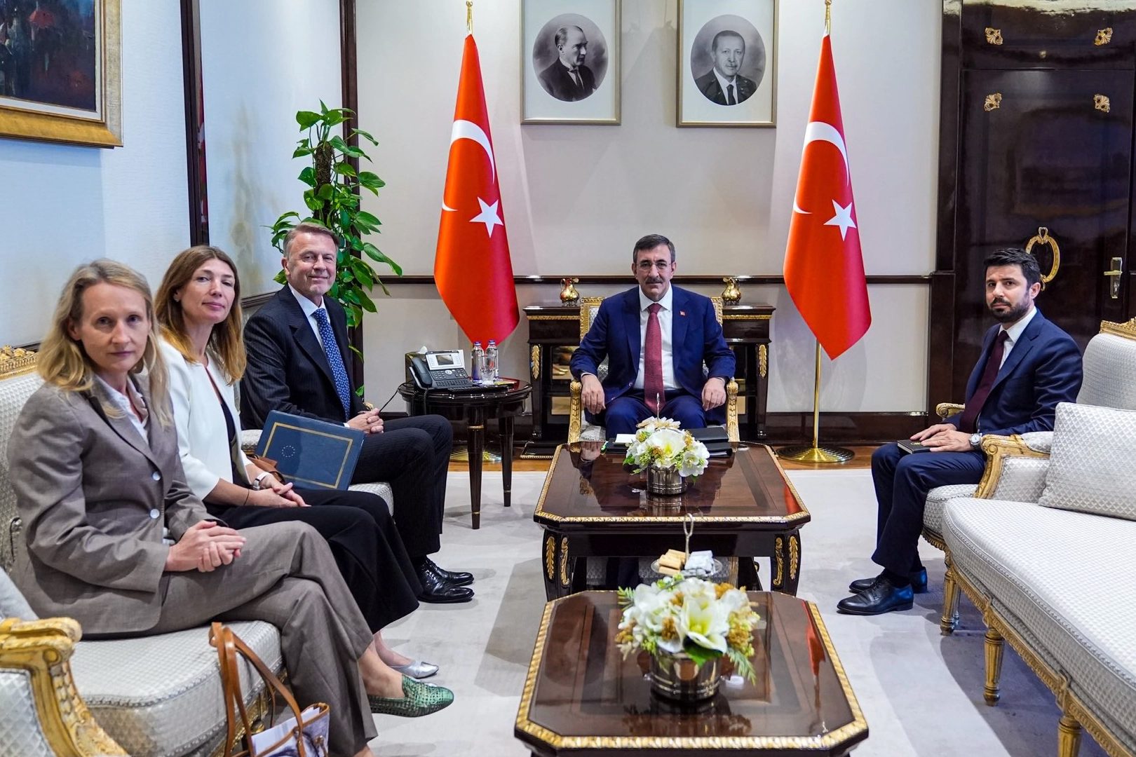 Cumhurbaşkanı Yardımcısı Cevdet Yılmaz, Avrupa Birliği, Japonya, Azerbaycan ve Pakistan’ın