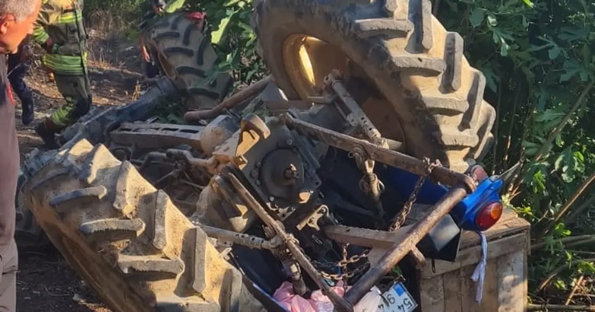 Cumayeri’nde traktör devrildi: 1 ölü