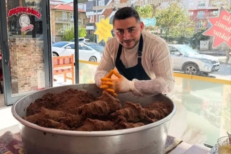 Malatya’dan göç eden Burhan Çoban, küçük bir dükkânda başladığı üretimde