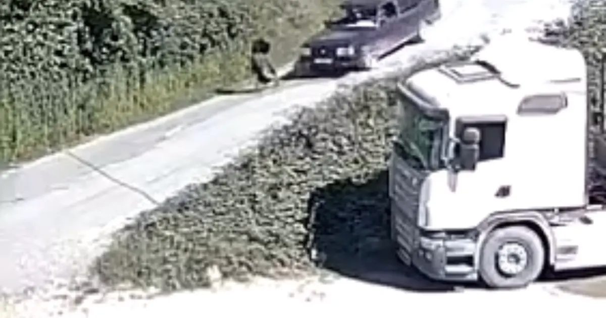 Düzce Yığılca’da otomobilin çarptığı kadın yere savruldu