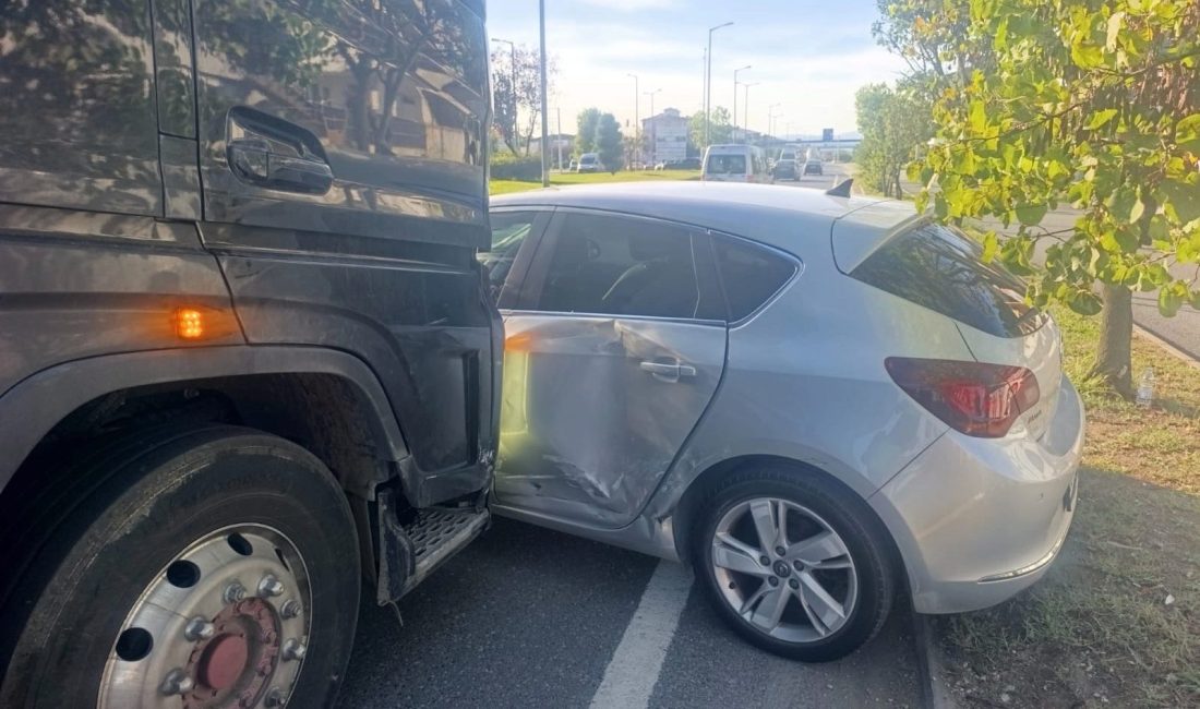Düzce’de D-100 kara yolu Soğancı Kavşağı’nda tır ile otomobilin çarpışması