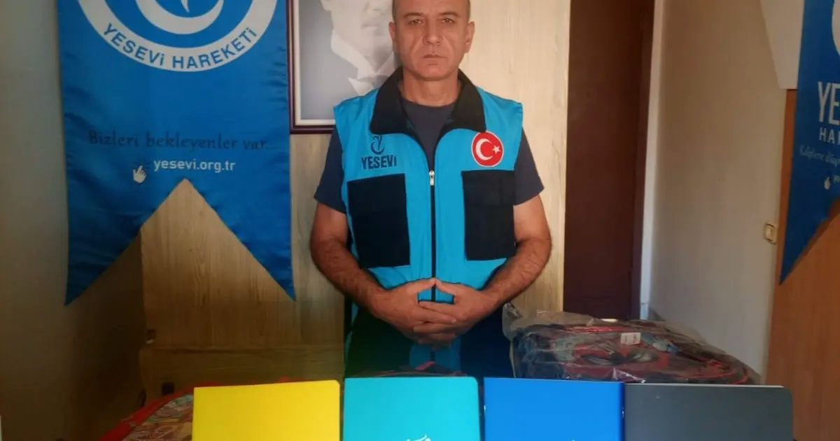 Edirne Yesevi Hareketi’nden öğrencilere çanta ve kırtasiye desteği
