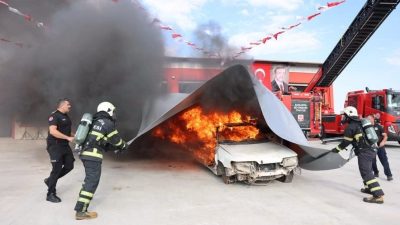 Şanlıurfa 'da yeni İtfaiye İstasyonu Hizmet Binası açılışında itfaiye ekipleri