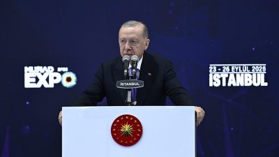 Cumhurbaşkanı Recep Tayyip Erdoğan, "Kendini seçilmiş zanneden, tüm insanlardan üstün