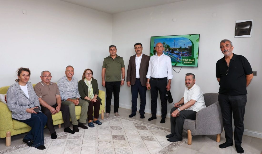 Gaziantep Büyükşehir Belediye Başkanı Fatma Şahin, Bahçelievler projesinin örnek dairesini