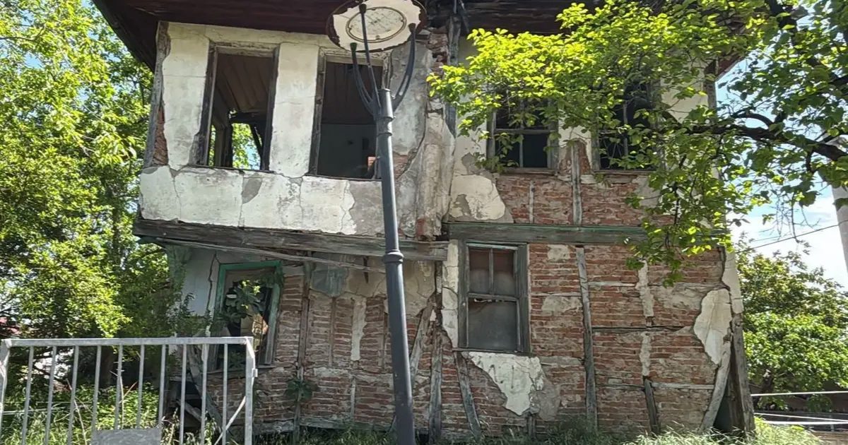 Gölcük’te riskli metruklarda yıkıma devam