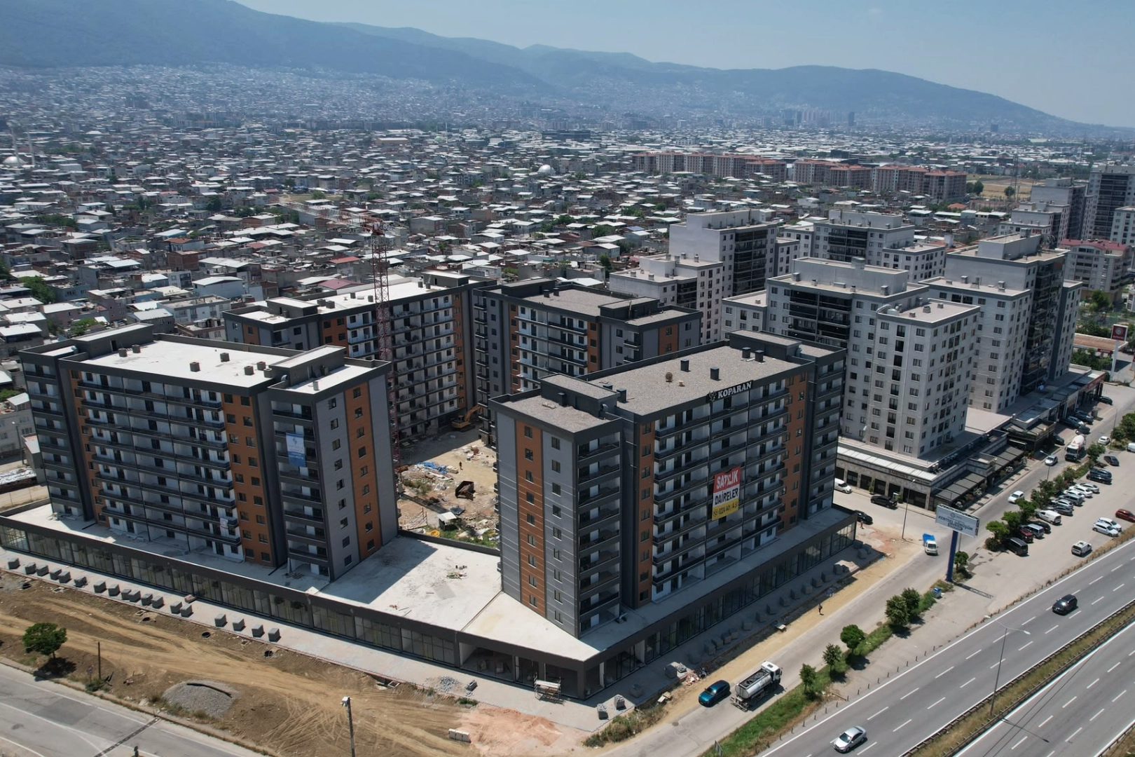 Bursa'da Yıldırım Belediyesi, ilçenin dört bir yanında hayata geçirdiği yatırımlarla