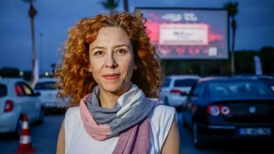 İzmir Büyükşehir Belediyesi’nin düzenlediği “Yeniden Sinematek Arabada Film Keyfi” etkinliğinde