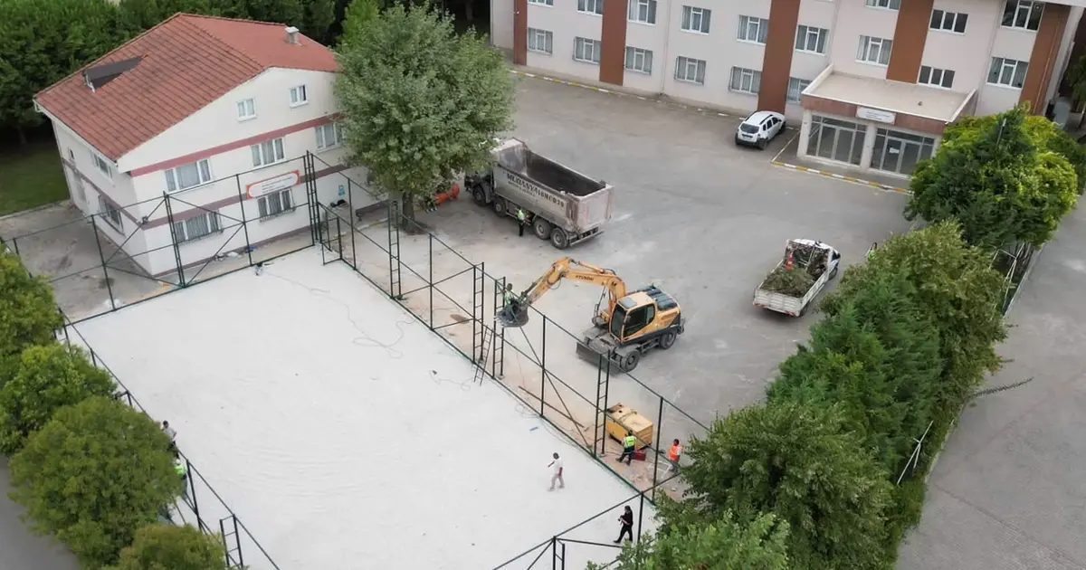 İnegöl’de Mediha Hayri Çelik Fen Lisesi’ne semt sahası