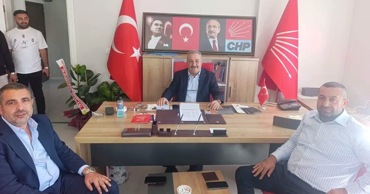 İş insanları Ekrem Tetik ve Volkan Barbaros’tan CHP Ağrı’ya ‘hayırlı olsun’ ziyareti