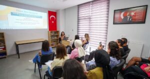 İstanbul Beylikdüzü Belediyesi, yeni eğitim-öğretim yılı öncesinde ebeveynlere rehberlik etmek