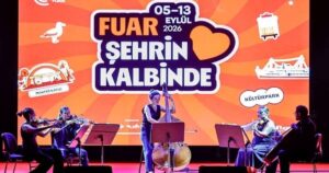 İzmir Enternasyonal Fuarı, Dr. Cemil Tugay'ın katılımıyla resmi törenle açıldı.